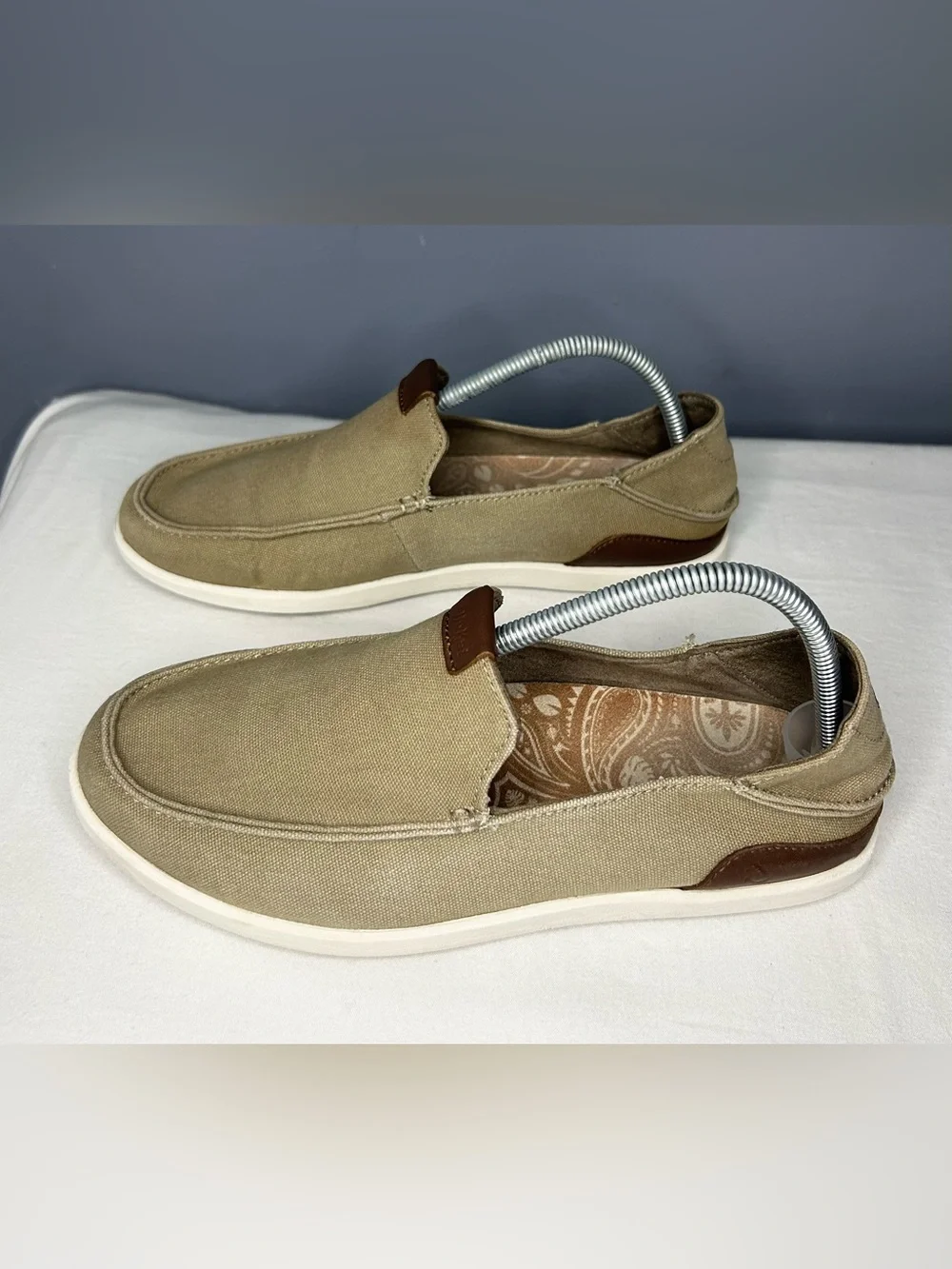 OluKai Manoa Slip-On Shoes Mens 9 Tan Canvas Loafers Casual Comfort Summer Beach